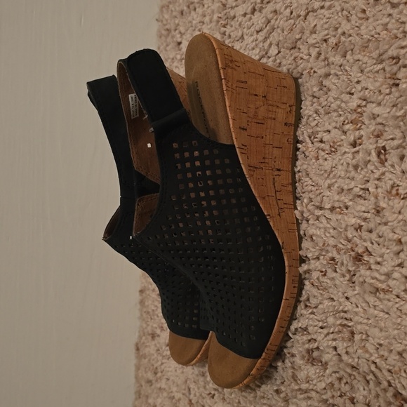 Rockport Womens Black Wedge Peep Toe Wedges EUC Size 7.5 (Bin 1) - Picture 3 of 10